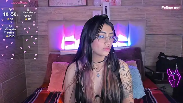mia_devine_ stripchat live cam model