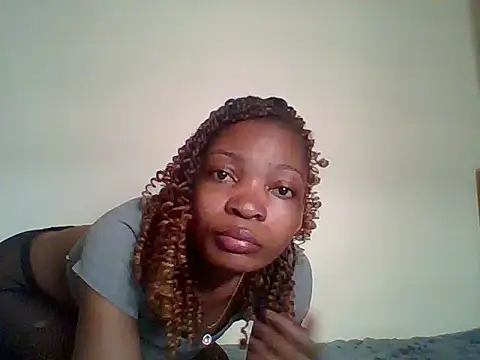 Ariana254 stripchat live cam model
