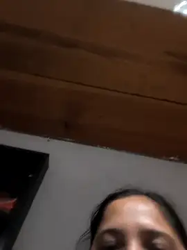 00B00 stripchat live cam model