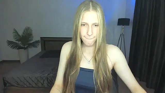 MiaCream stripchat live cam model