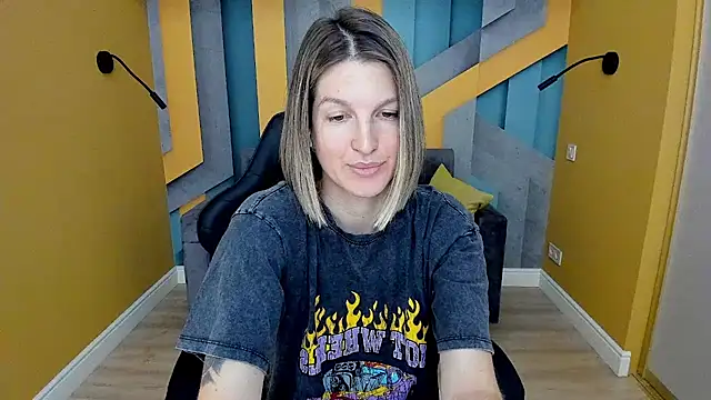 EmilyWalkeri stripchat live cam model