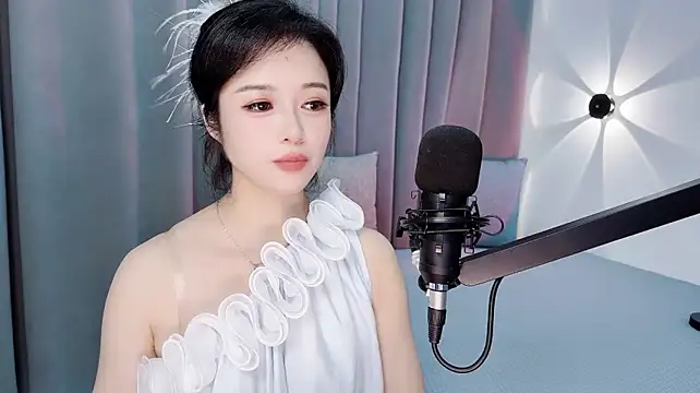Momo-Wow stripchat live cam model