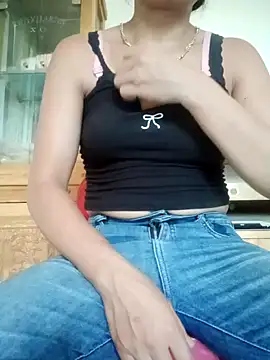 Bella-lynlyn stripchat live cam model