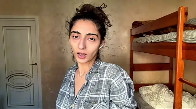 ShantiLeavitt stripchat live cam model
