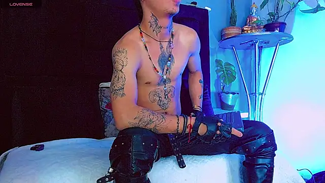 HannibalLester stripchat live cam model