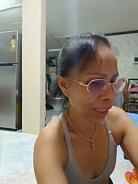 Mama_Eva_1 stripchat live cam model
