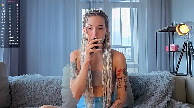 KeniaBibiloni stripchat live cam model