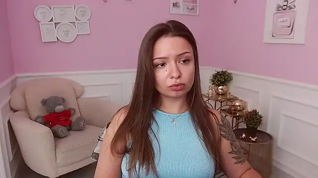 LucySkilar stripchat live cam model