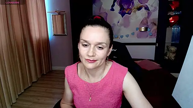 AriaGray stripchat live cam model