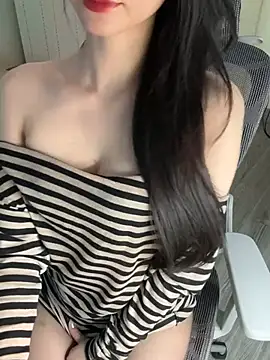 AmyamySerena stripchat live cam model