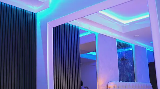 NouraMalvi stripchat live cam model