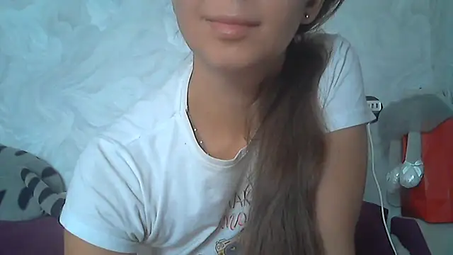 Bella--White stripchat live cam model