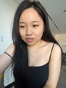 QiQi-2001 stripchat live cam model