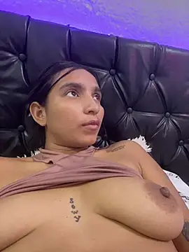 Xbby-Love-BJ stripchat live cam model