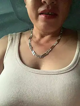 Laddy-su stripchat live cam model