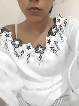 hotbabymuskan stripchat live cam model