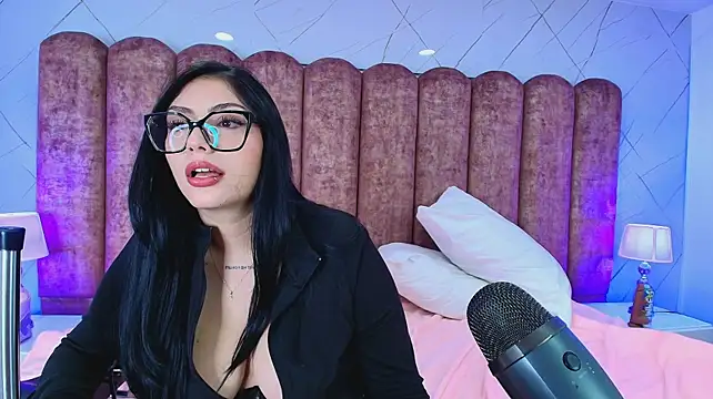 Mila_Lune1 stripchat live cam model