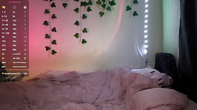 RedAriana stripchat live cam model