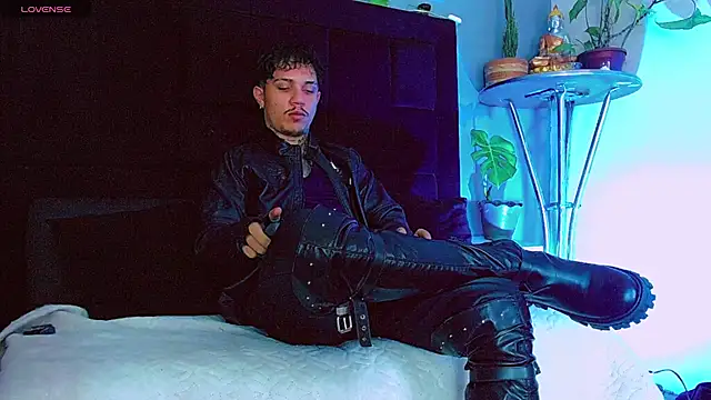 HannibalLester stripchat live cam model