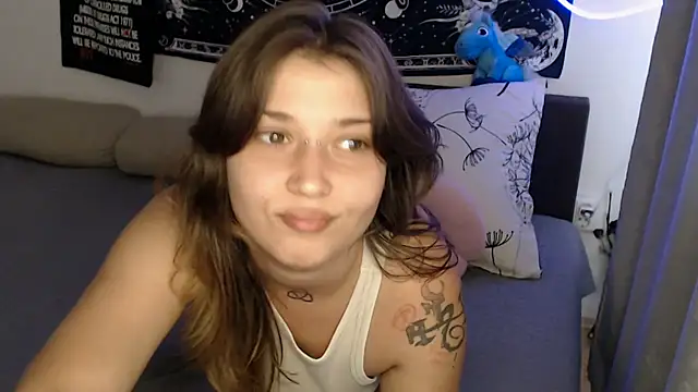 AlienforTwenty stripchat live cam model