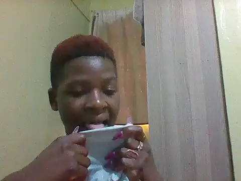 kadolie stripchat live cam model