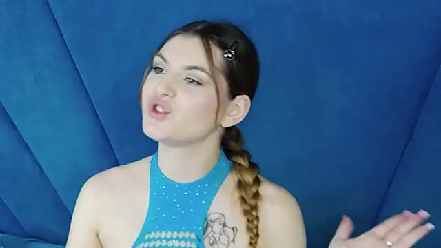 Evelisse stripchat live cam model