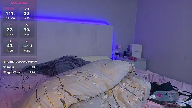 LunaXBaddie stripchat live cam model
