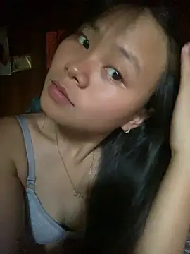Emmi_cute9x stripchat live cam model