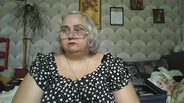 MarinaFarina53 stripchat live cam model