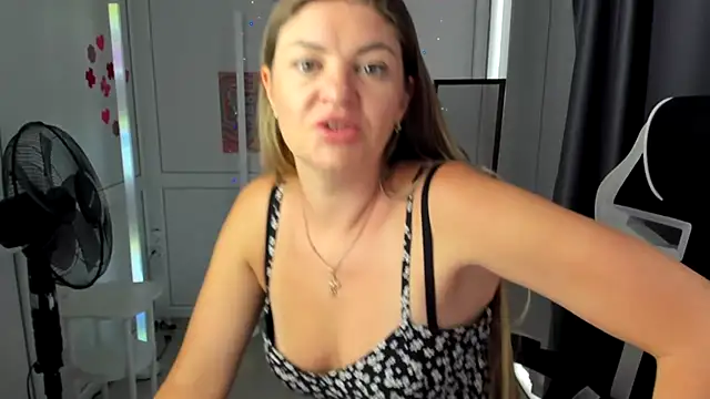 MiaSummerr_ stripchat live cam model