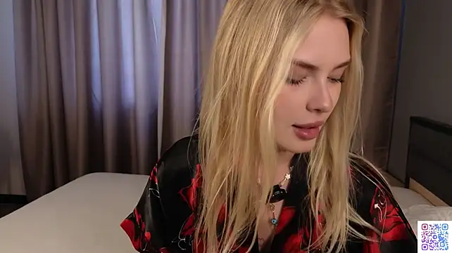 LinaRivse stripchat live cam model