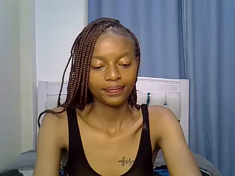 PrettyNoirr stripchat live cam model