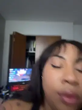 HeyDaddyItsRoxie stripchat live cam model