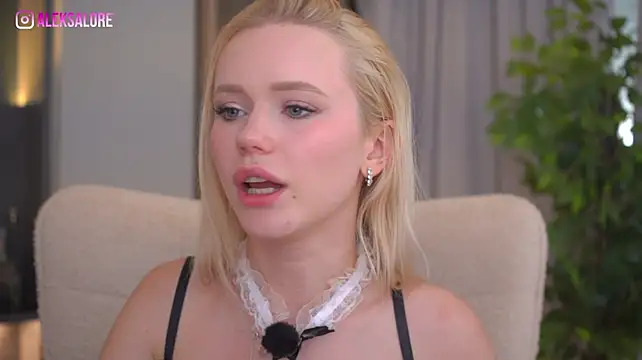 LexieLoree stripchat live cam model