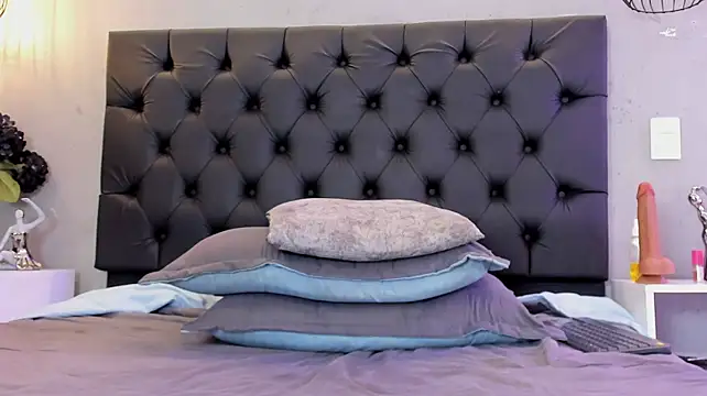 naomi__blair stripchat live cam model
