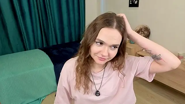 MinMorley stripchat live cam model