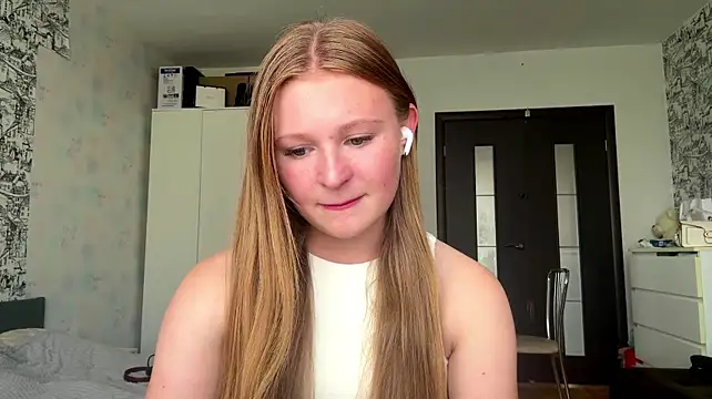 LisFris stripchat live cam model