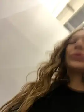QuitieLia stripchat live cam model