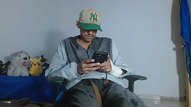 skinny23cm stripchat live cam model