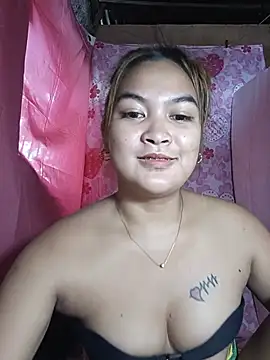 Hotmama21xx stripchat live cam model