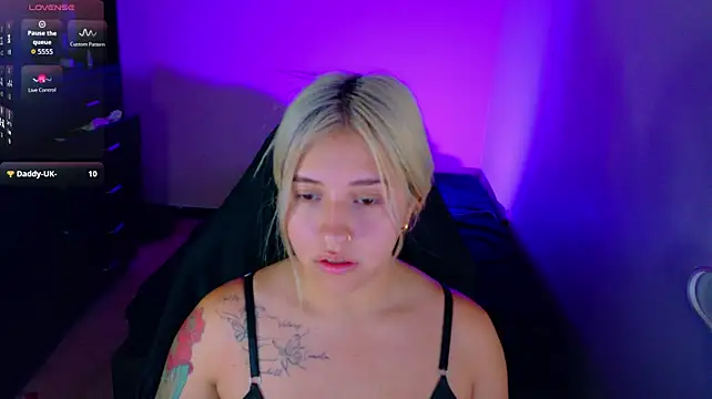 saradiazxxx stripchat live cam model