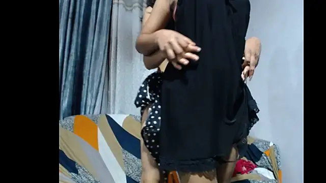 MoonBabes stripchat live cam model
