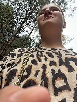 AdelRich stripchat live cam model