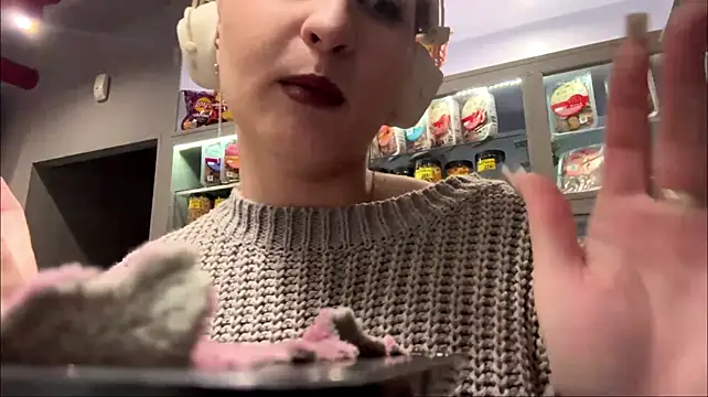 SuzanMoote stripchat live cam model