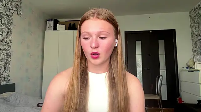 LisFris stripchat live cam model