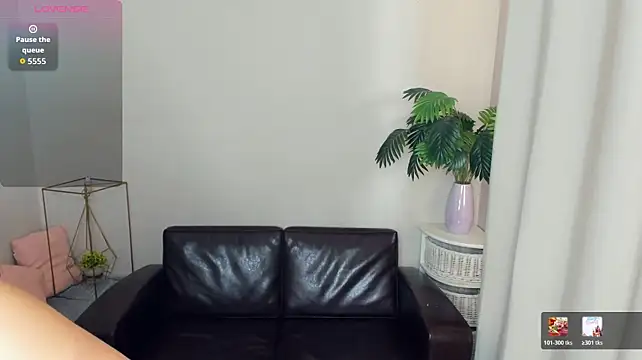 YettaMead stripchat live cam model