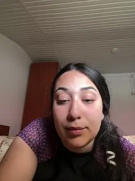 ICEGLOSS stripchat live cam model