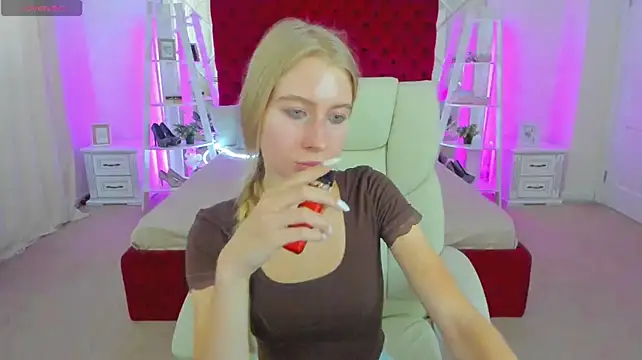 Alina_Blonde stripchat live cam model