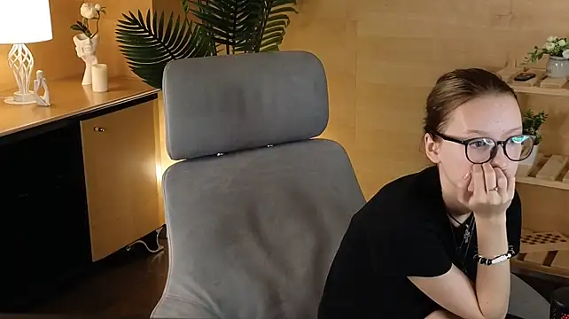 VikiLedford stripchat live cam model