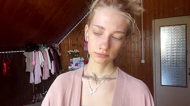GlyndaMccannon stripchat live cam model